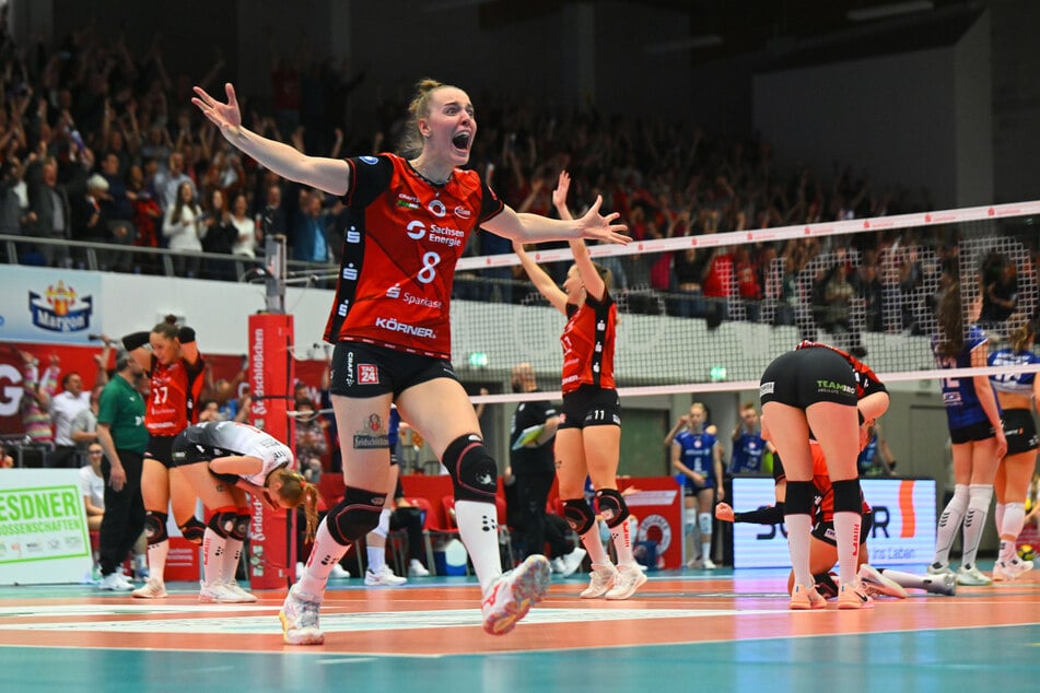 Jette Kuipers (23, v.) drehte ihren Jubellauf in Richtung des DSC-Fanblocks.