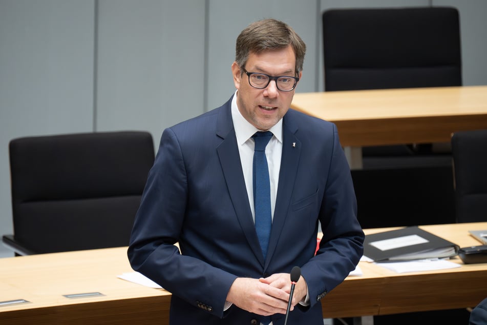 Innenstaatssekretär Christian Hochgrebe (52, SPD) gab die nächste Böller-Verbotszone bekannt.