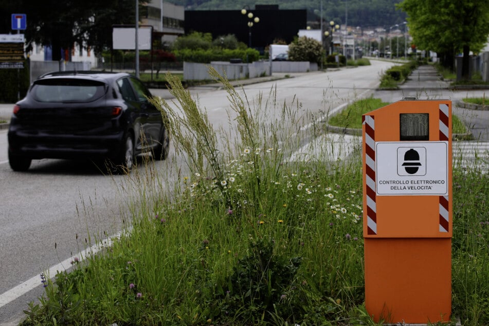 Tausende kleiner Kästchen überwachen elektronisch die Geschwindigkeit auf Italiens Straßen. (Archivbild)