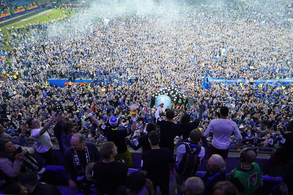 Der Wiederaufstieg in die Bundesliga wurde in Hamburg gebührend gefeiert. 