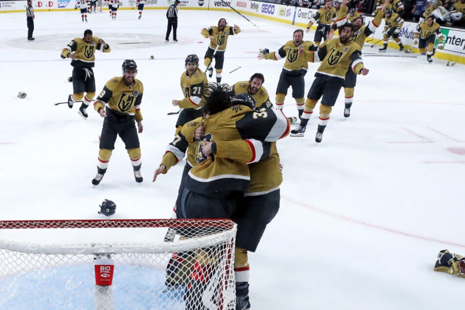 Es ist geschafft. Letztlich souverän bezwangen die Vegas Golden Knights die Florida Panthers in fünf Spielen mit 4:1.