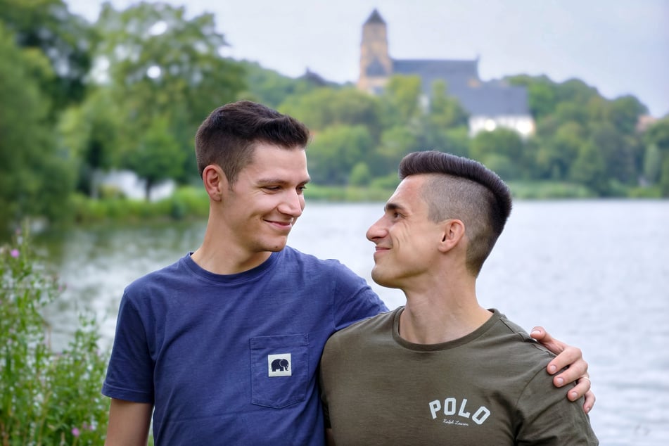 Das verlobte Paar zeigt, dass Liebe politische Grenzen überwinden kann.