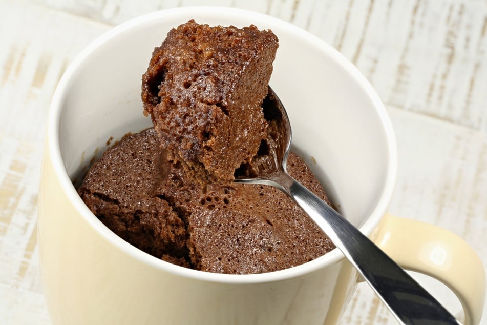 Stimmt die Konsistenz, kann der Schokoladenkuchen gleich verzehrt werden.
