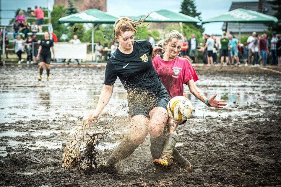 Zum 15. Mal liefern sich die Teams im wahrsten Sinne des Wortes eine Schlammschlacht um den Meistertitel. (Archivfoto)