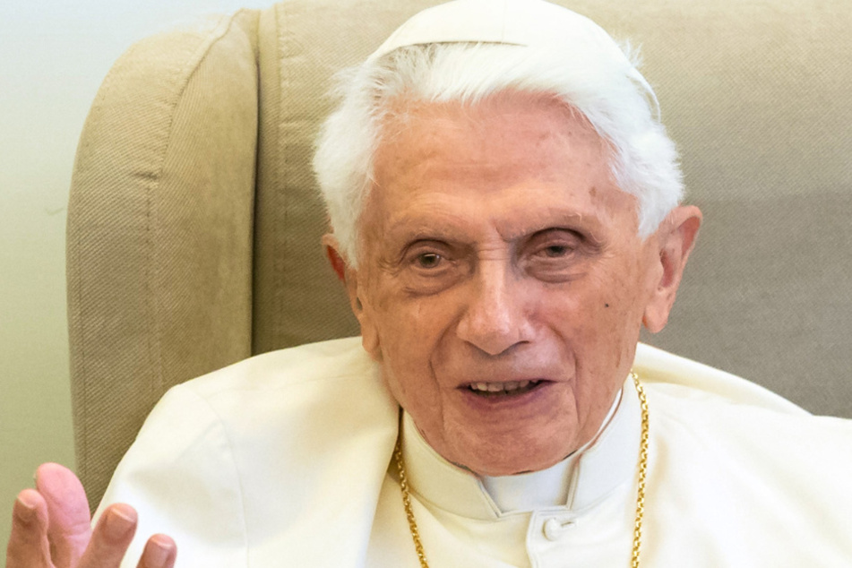 Der emeritierte Papst Benedikt XVI. (95) hat bis jetzt keine Stellungnahme abgegeben.