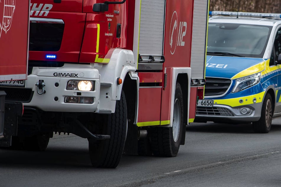 Der 26-Jährige ist nahe Cottbus gegen einen Baum gekracht. (Symbolfoto)