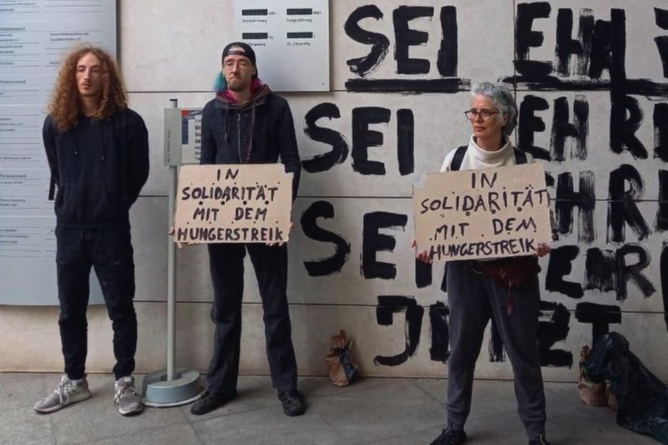 Erneuter Farbanschlag der "Letzten Generation" auf Willy-Brandt-Haus