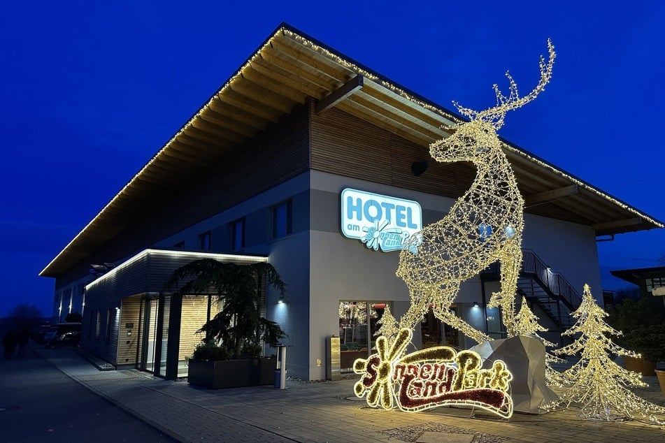 Der Sonnenlandpark verzaubert mit Lichtinstallationen und winterlichen Attraktionen.