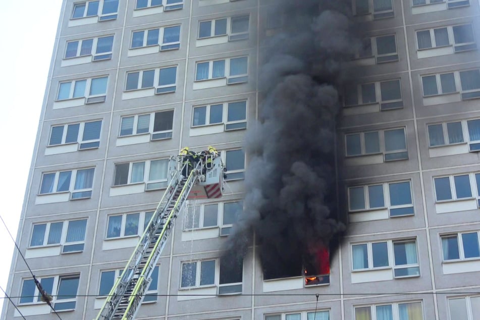 Im Mai 2024 hatte die Wohnung lichterloh in Flammen gestanden. Der 40-jährige Nutzer überlebte das Feuer nicht.