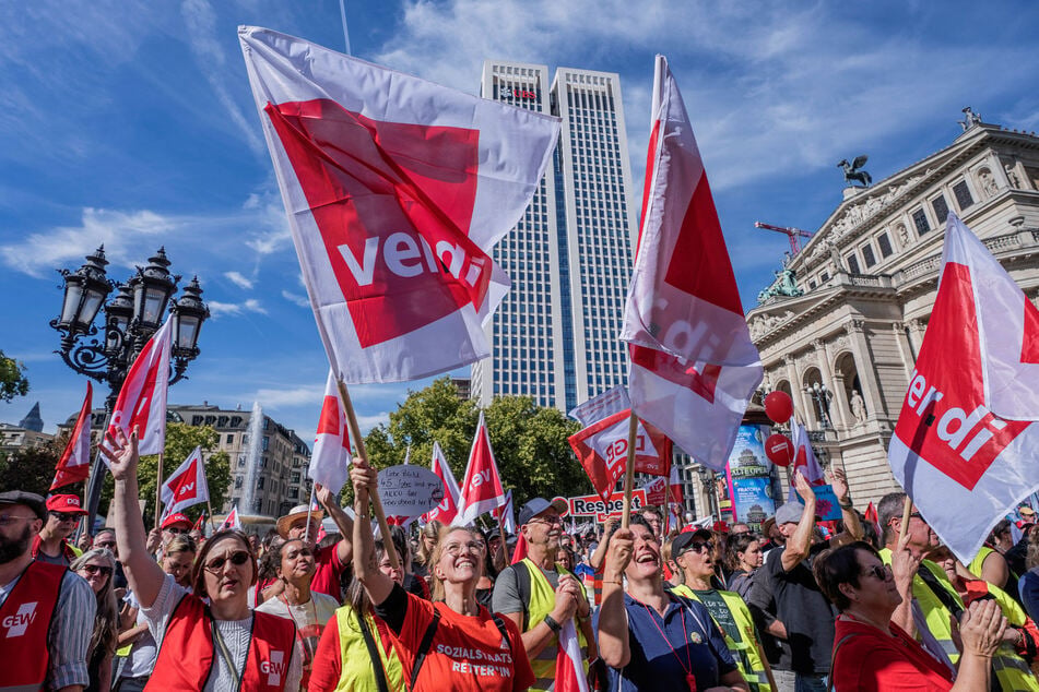 Frankfurt: Tausende demonstrieren in Frankfurt gegen Sozialabbau: "Reformen ja, aber nicht auf dem Rücken der Beschäftigten!"