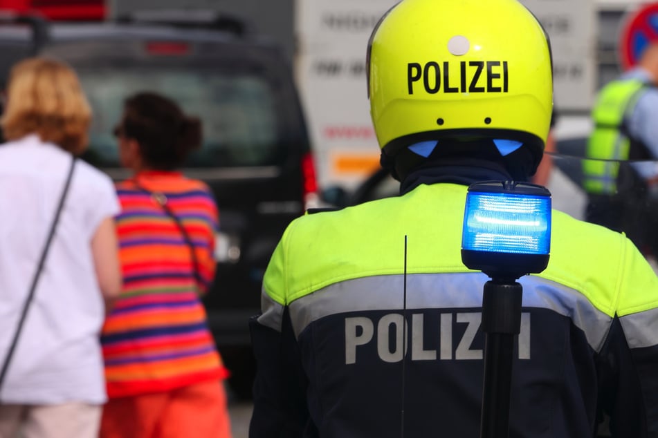 Polizisten verunglücken bei Dienstreise in Österreich: Beamter (†52) stirbt an Unfallort