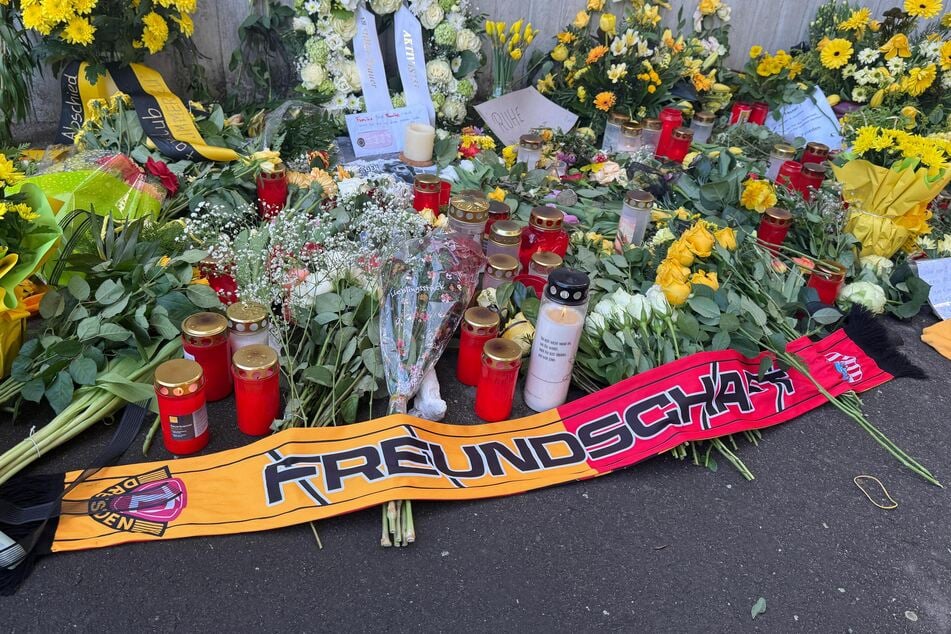 Der Gedenkplatz für Hansi Kreische hat sich mittlerweile gefüllt.