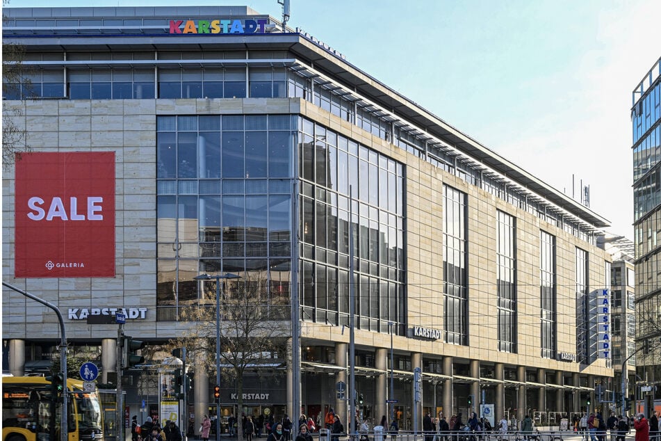 Das Bürgerbüro Altstadt befindet sich künftig im fünften Stock des Karstadt-Gebäudes. (Archivbild)