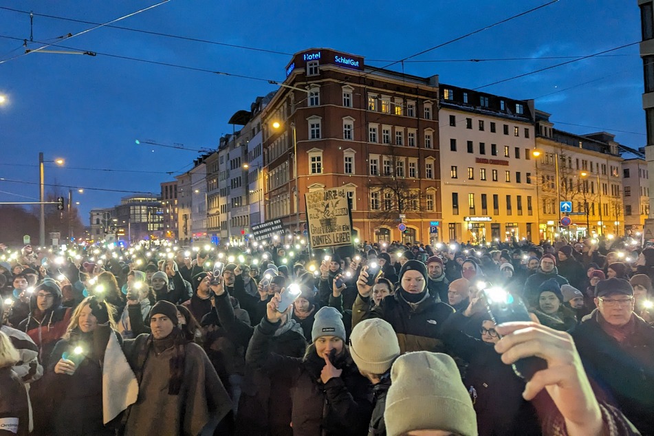 Die Leipziger "Zusammen gegen Rechts"-Demo wurde mit einer Kundgebung abgeschlossen.