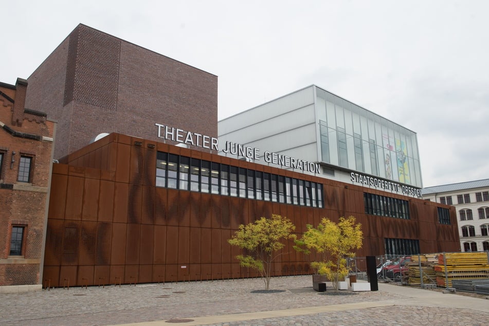 Im tjg. lockt das Theaterfoyer als Wohlfühl- und Sehnsuchtsort.