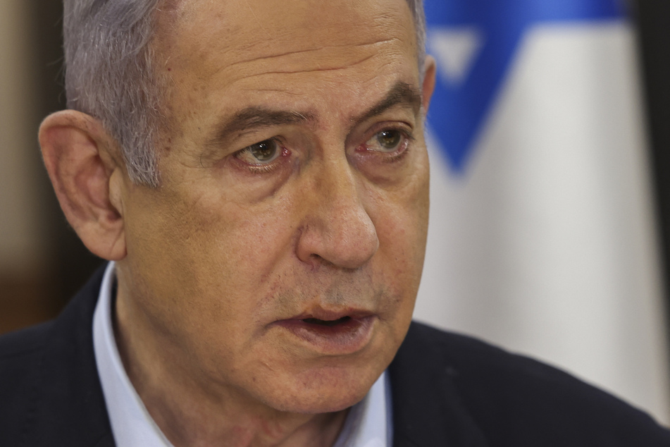Will die Hamas-Anführer zur Strecke bringen: Israels Ministerpräsident Benjamin Netanjahu (74) wendet sich mit markigen Worten an die Öffentlichkeit.