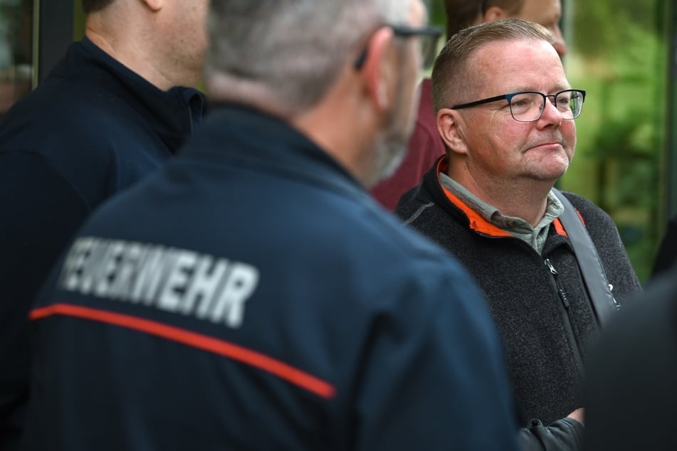 Wegen eines Blitzers während einer Einsatzfahrt sollte Feuerwehrmann Ray Lange (55) zur Kasse gebeten werden.