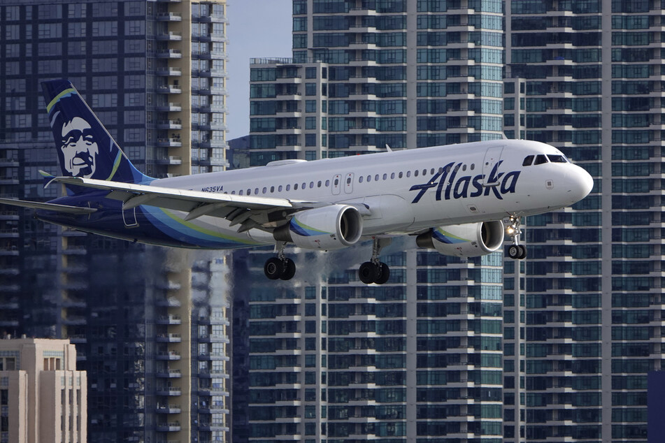 Bei einer Maschine der US-Fluggesellschaft Alaska Airlines kam es mitten in der Luft zu einem Zwischenfall. (Symbolbild)