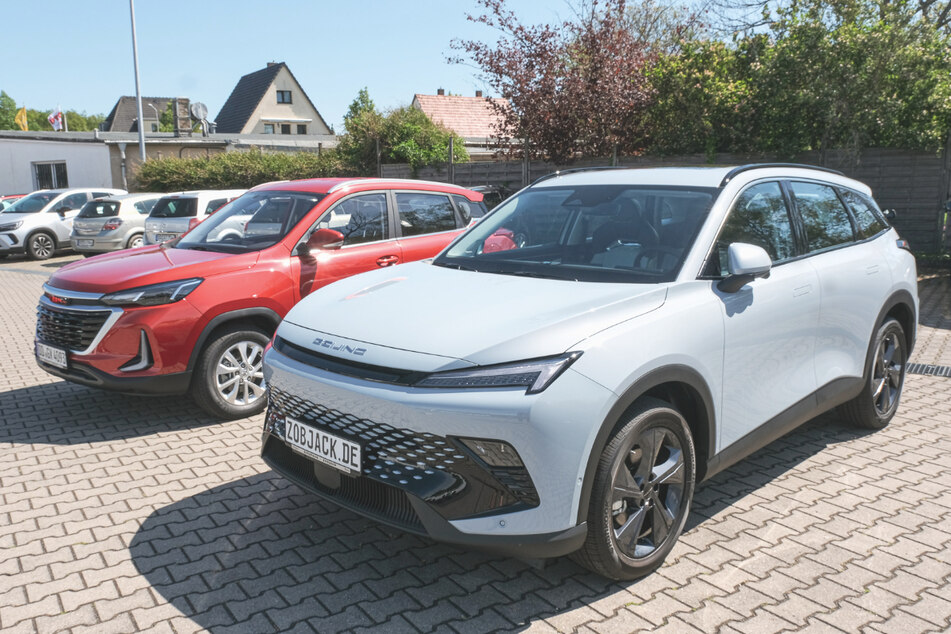 Auch BAIC produziert schöne SUVs mit gehobener Ausstattung. Hier zu sehen: BAIC X35 und X55.