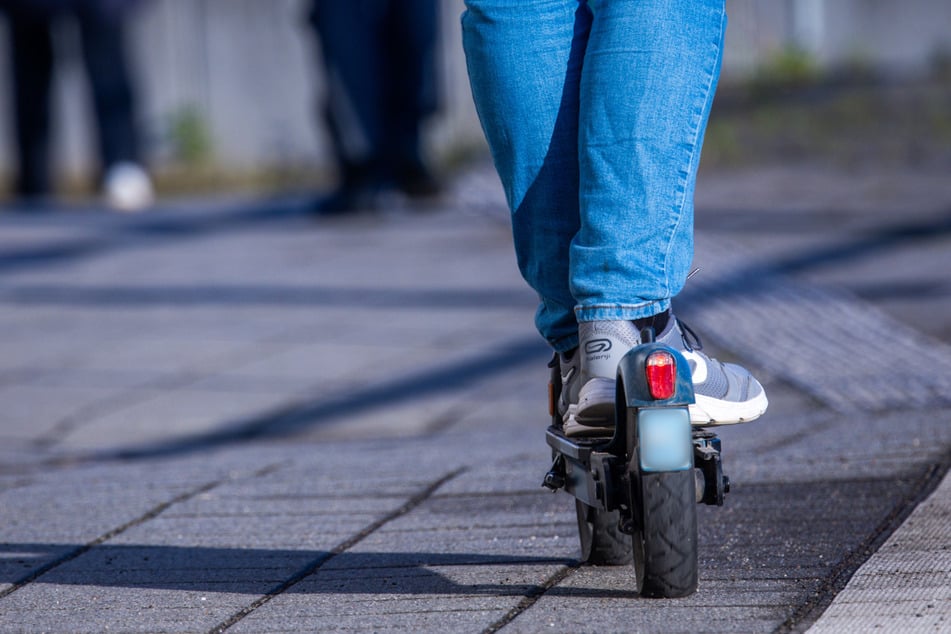 Unfall-Drama in NRW: Jugendlicher stirbt nach E-Scooter-Sturz