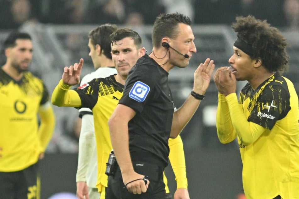 Sven Jablonski (35, 2.v.r) leitete bereits in der Vorsaison ein Duell zwischen dem BVB und Bayern München.