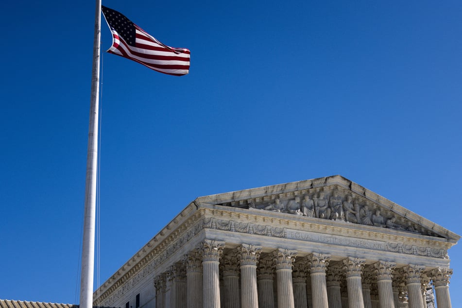 The Trump administration has asked the Supreme Court to allow it to revoke the legal status of hundreds of thousands of migrants from Cuba, Haiti, Nicaragua, and Venezuela.