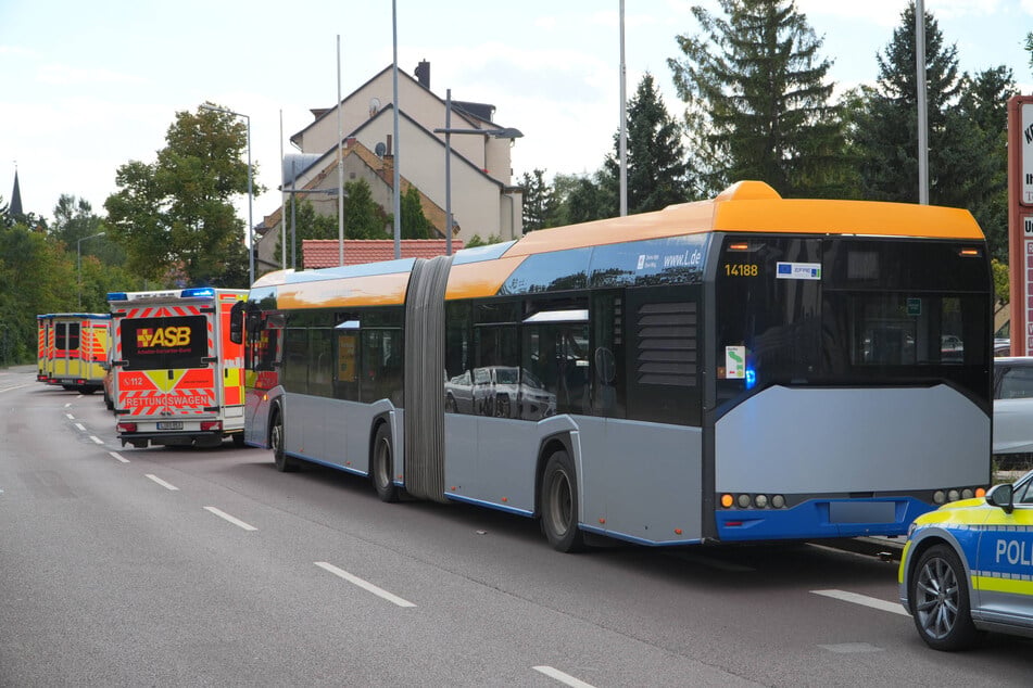 Im Leipziger Osten ist es am Samstag zu einem Unfall zwischen einem Bus und einem Radfahrer gekommen.