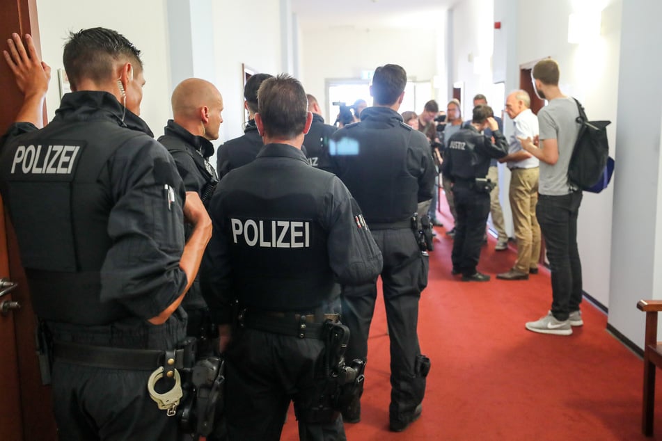 Die ersten Prozesse sorgten noch für großen Andrang.