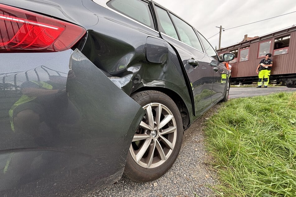 Der beteiligte Renault trug deutliche Schäden davon.