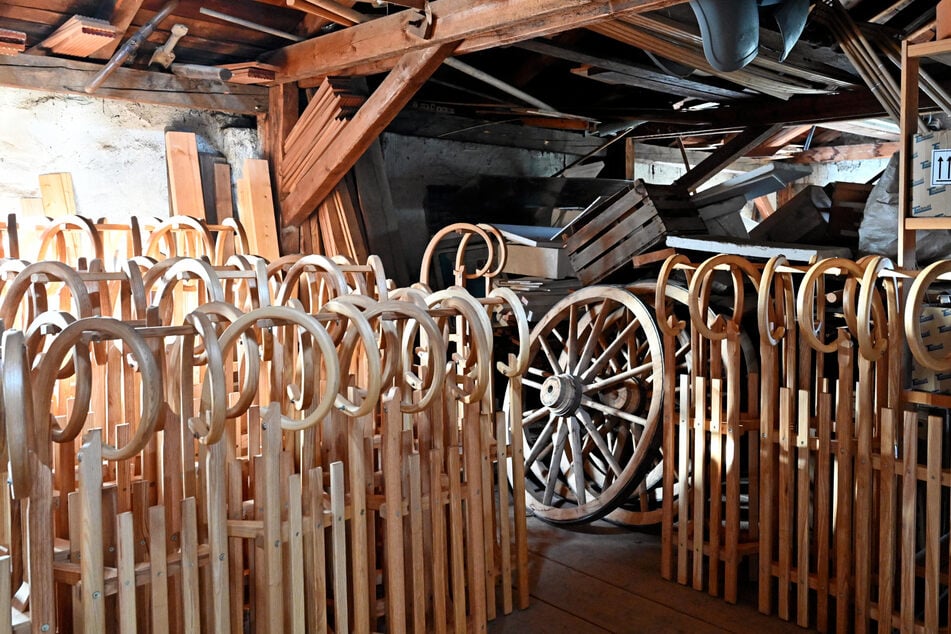 Mittlerweile baut Gerd nur noch knapp 100 Schlitten im Jahr. Zu Hochzeiten waren es noch 500 Stück.