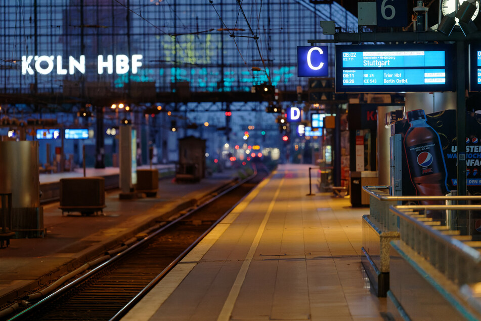 Auf einem Bahnsteig im Kölner Hauptbahnhof ist ein Streit zwischen zwei Pärchen eskaliert.