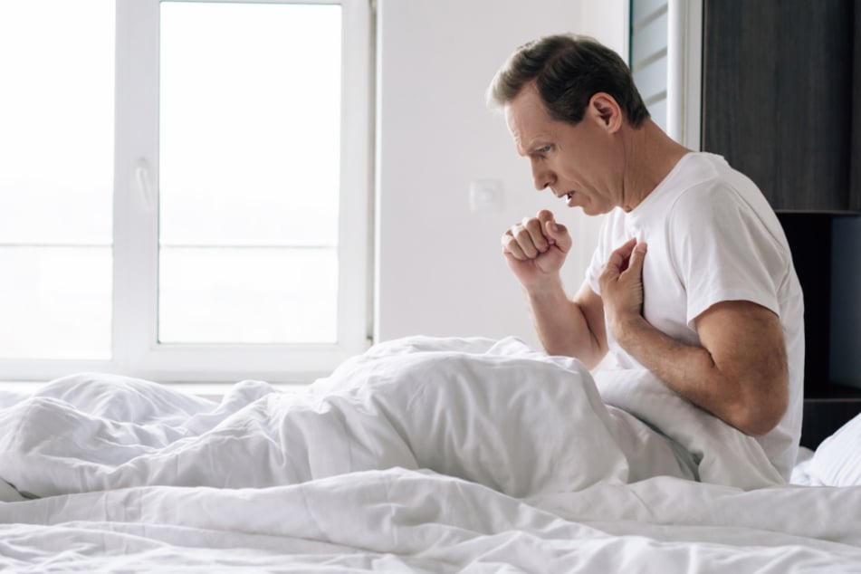 Mann denkt, er hat eine Grippe, doch die Wahrheit frisst ihn von innen auf