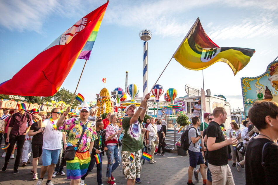 Am 30. Juli wird der Sommerdom beim 10. Regenbogentag zum bunten Treffpunkt für Vielfalt und Offenheit.