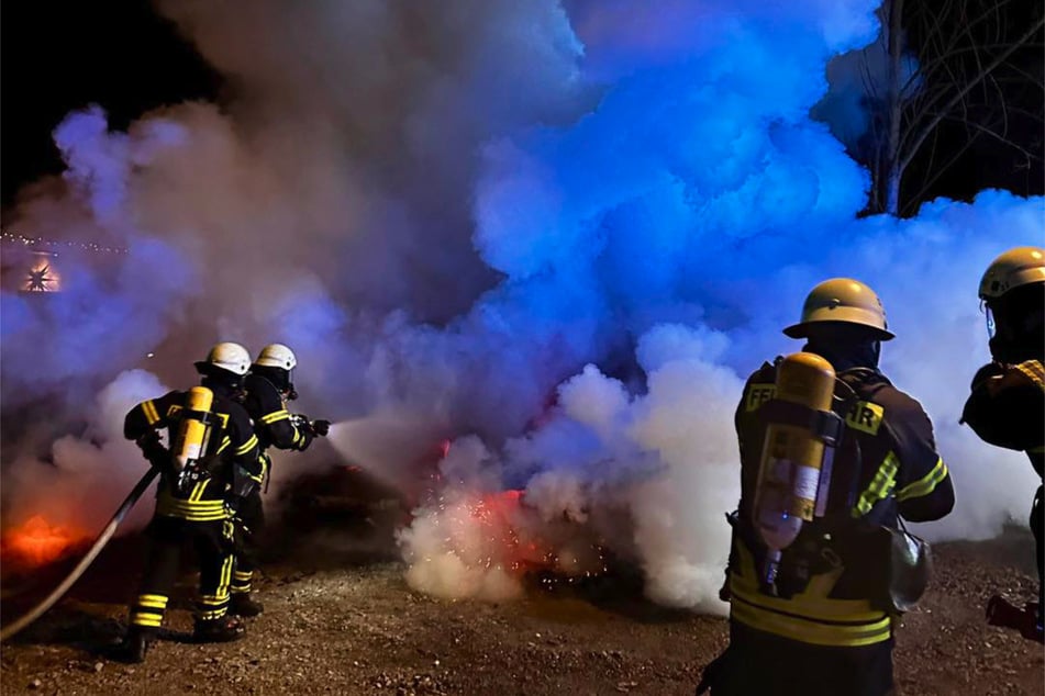 Die Feuerwehr konnte den Brand zügig unter Kontrolle bringen und vollständig löschen.
