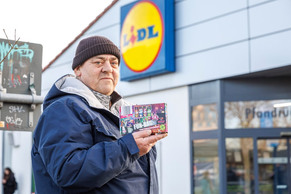 Senior Joachim Dittrich (66) reicht dieses Tischfeuerwerk aus, das er im Discounter kaufte.