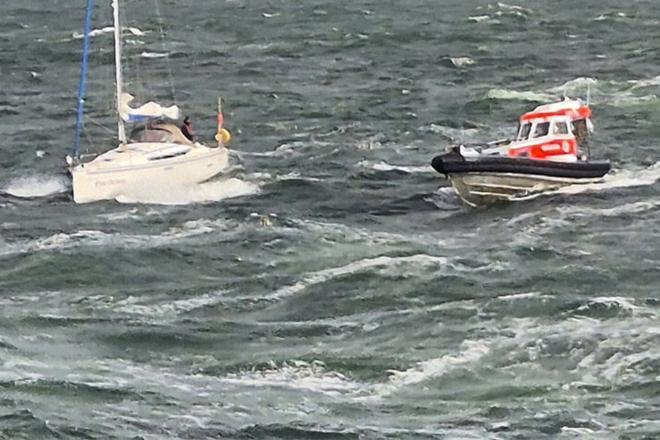 Drama auf der Nordsee! Besatzung von Segelyacht vor Helgoland in Not