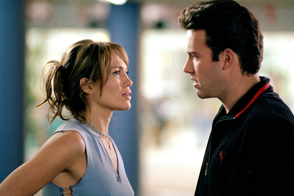 Jennifer Lopez (l) and Ben Affleck in the 2003 film, Gigli.