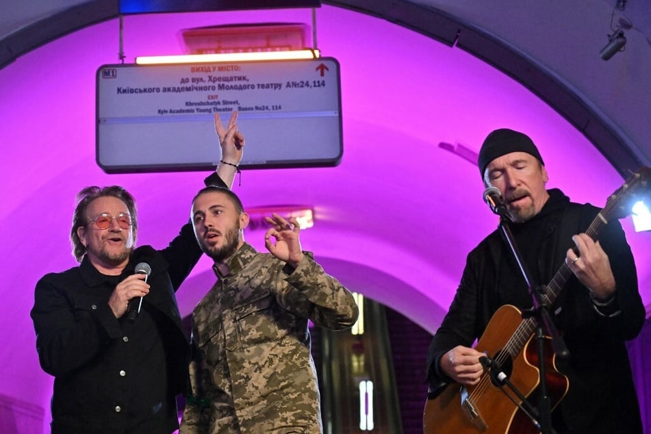 (From l. to r.) Bono, Taras Topolia, and the Edge perform to voice their support for Ukraine's effort to fend off an invasion by Russia.
