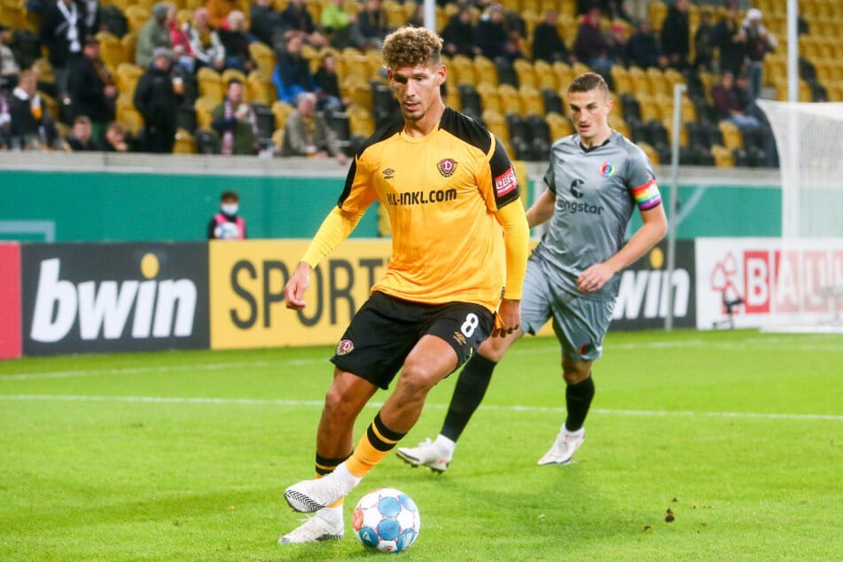 Für Dynamo Dresden war Heinz Mörschel (25, vorn) in insgesamt 46 Pflichtspielen am Ball.