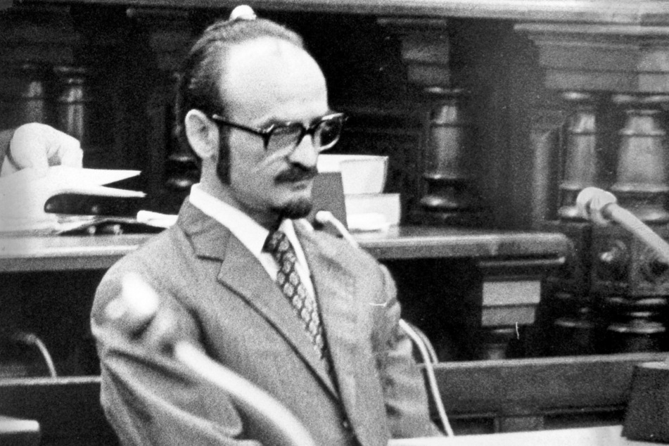 Der wegen vierfachen Frauenmordes angeklagte Wachmann Fritz Honka sitzt auf der Anklagebank eines Hamburger Schwurgerichtes. (Archivbild)
