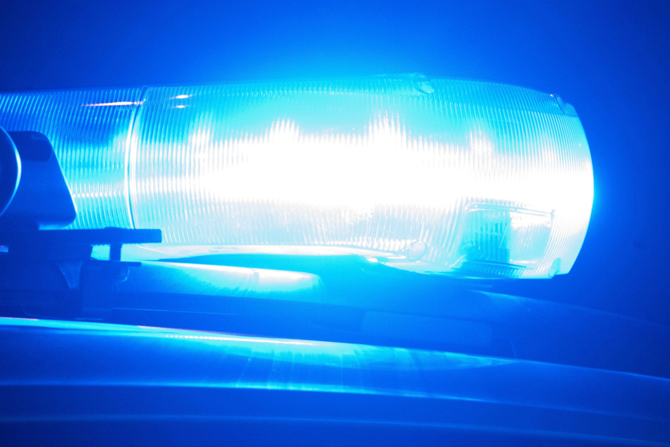 Ein Zeuge alarmierte wegen der Aufnahmen mit Drohbotschaften die Polizei. (Symbolbild)