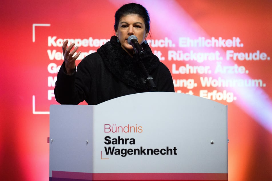 BSW-Chefin Sahra Wagenknecht (55) sprach am Donnerstagabend am Brandenburger Tor.