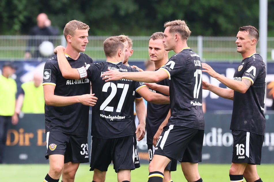 Macht's noch einmal, Jungs. Im Hinspiel feierte Dynamo einen 2:1-Sieg in Köln. Christoph Daferner (27, l.) traf damals zum 1:0.