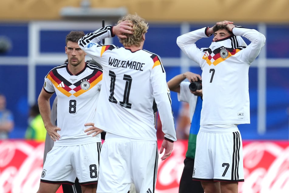 Die Enttäuschung nach dem Aus gegen Paraguay stand auch Goretzka (l.) ins Gesicht geschrieben.