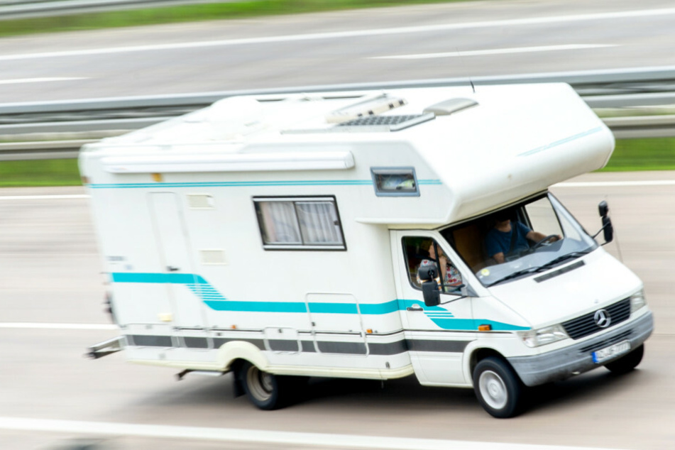 Ein Urlauber ist von seinem eigenen Wohnmobil überrollt worden. (Symbolbild)