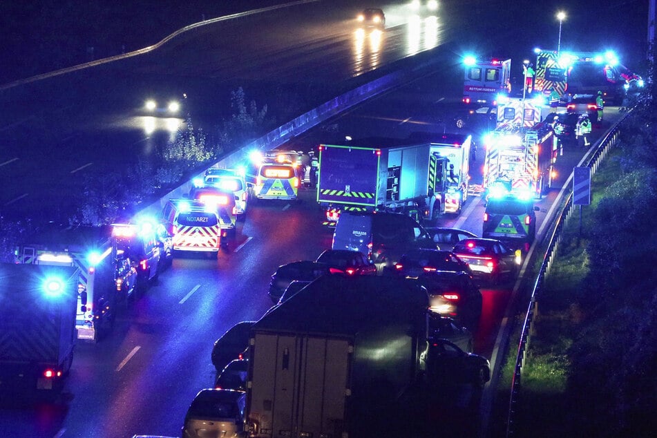 Die Autobahn musste für mehrere Stunden gesperrt werden.