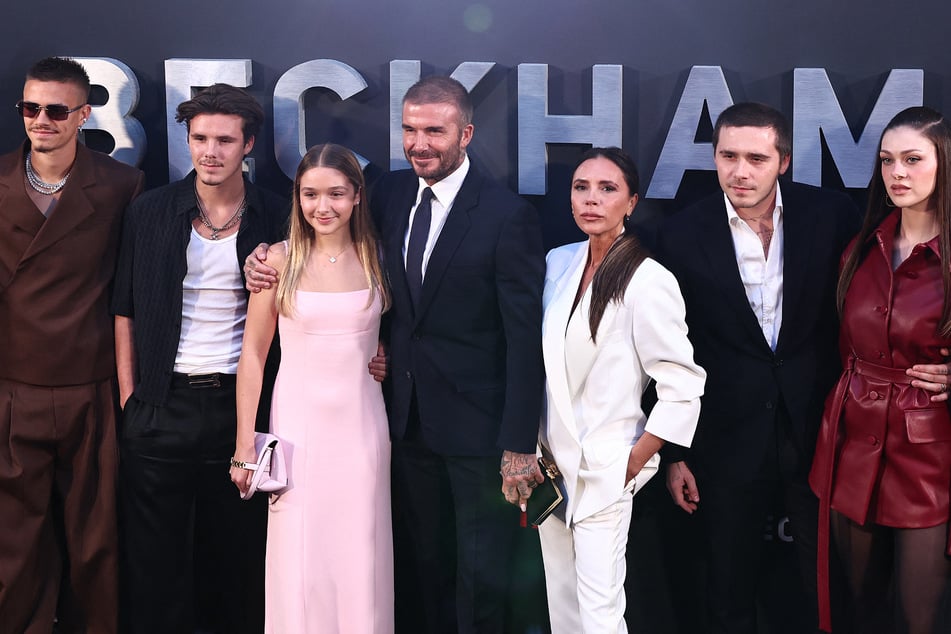 Bereits seit Wochen halten sich die negativen Schlagzeilen rund um Streitigkeiten in der Beckham-Familie.