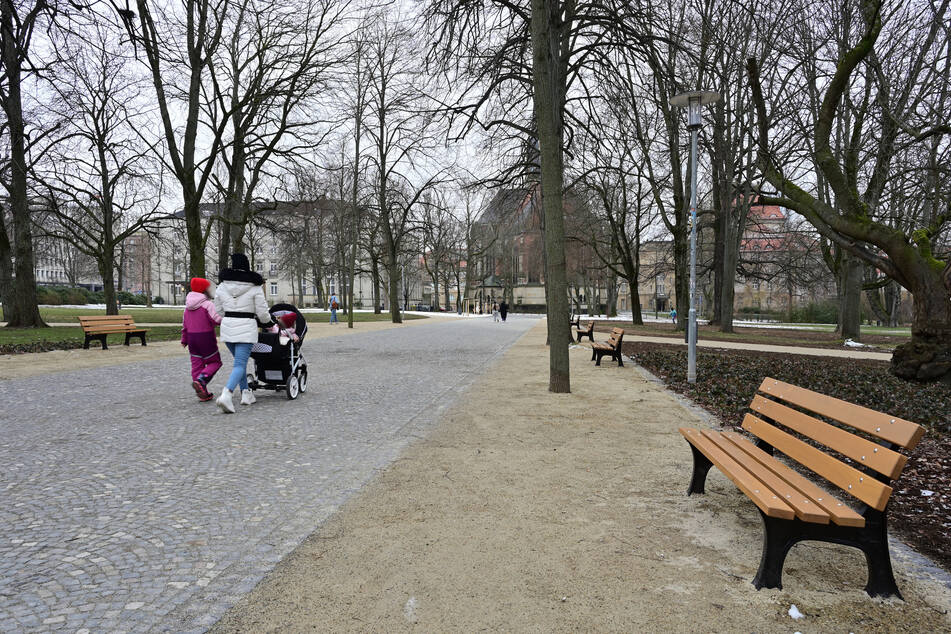 Im Park "Schillerplatz" in Chemnitz wurde am gestrigen Dienstagabend ein Mann (31) brutal zusammengeschlagen.