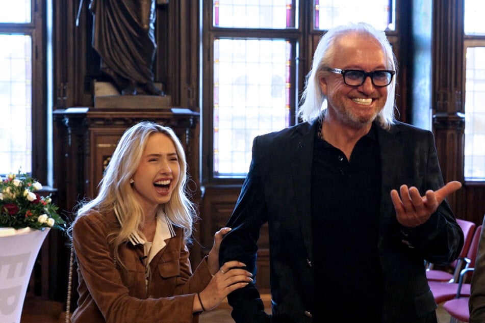 Tochter Shania und Ehemann Robert können sich bei so vielen Patzern das Lachen nicht verkneifen.