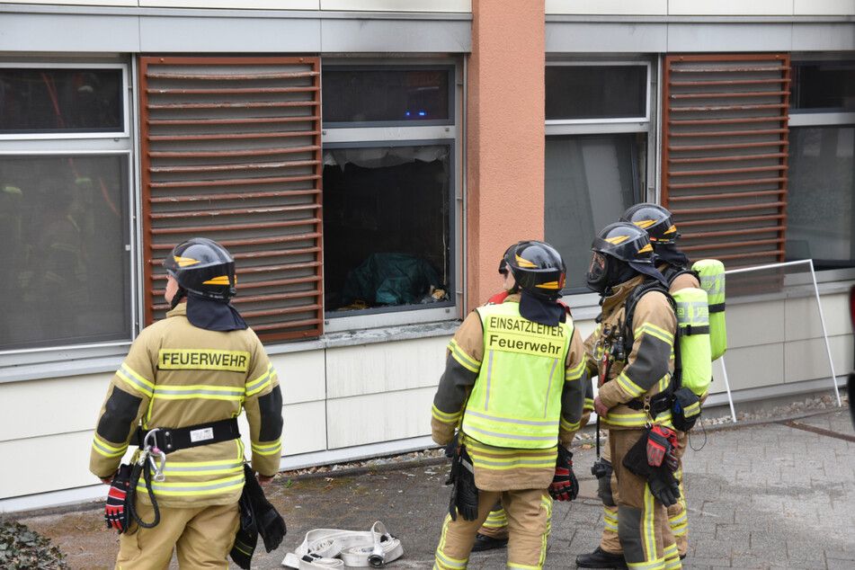 Die Feuerwehr musste den Brandleger aus dem Zimmer im Krankenhaus befreien.